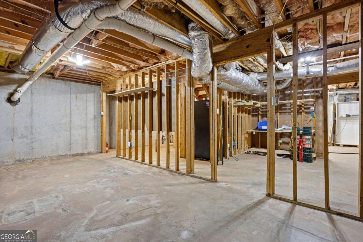 302 Lakeview Lane