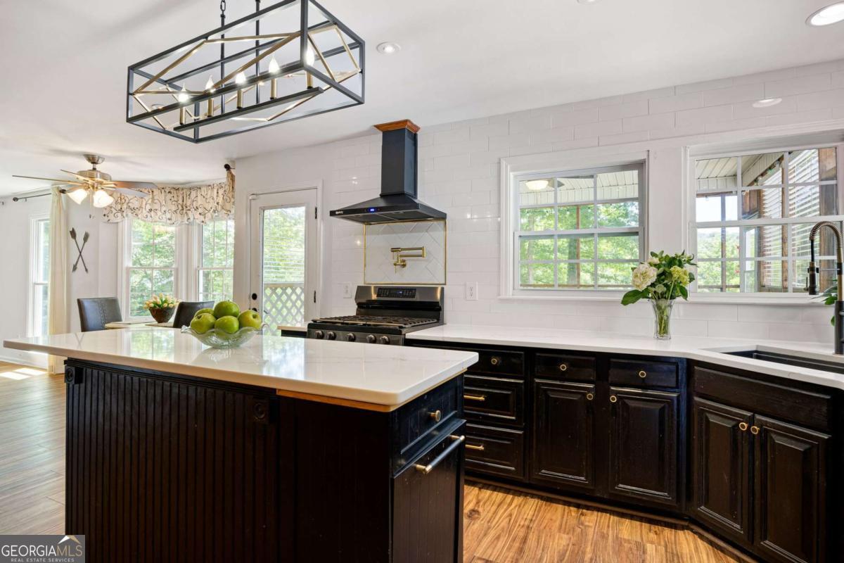 302 Lakeview Lane