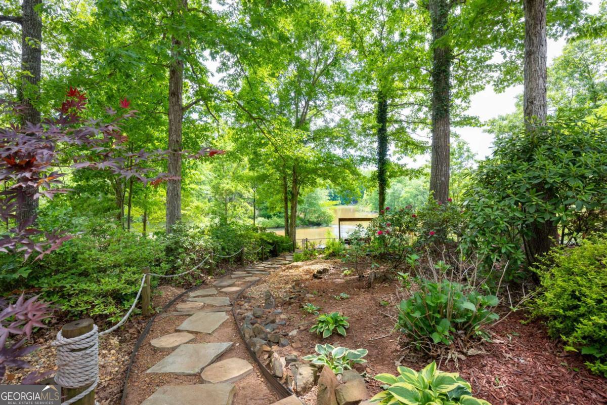 302 Lakeview Lane
