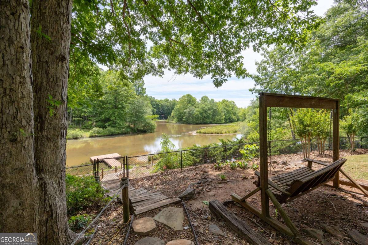 302 Lakeview Lane