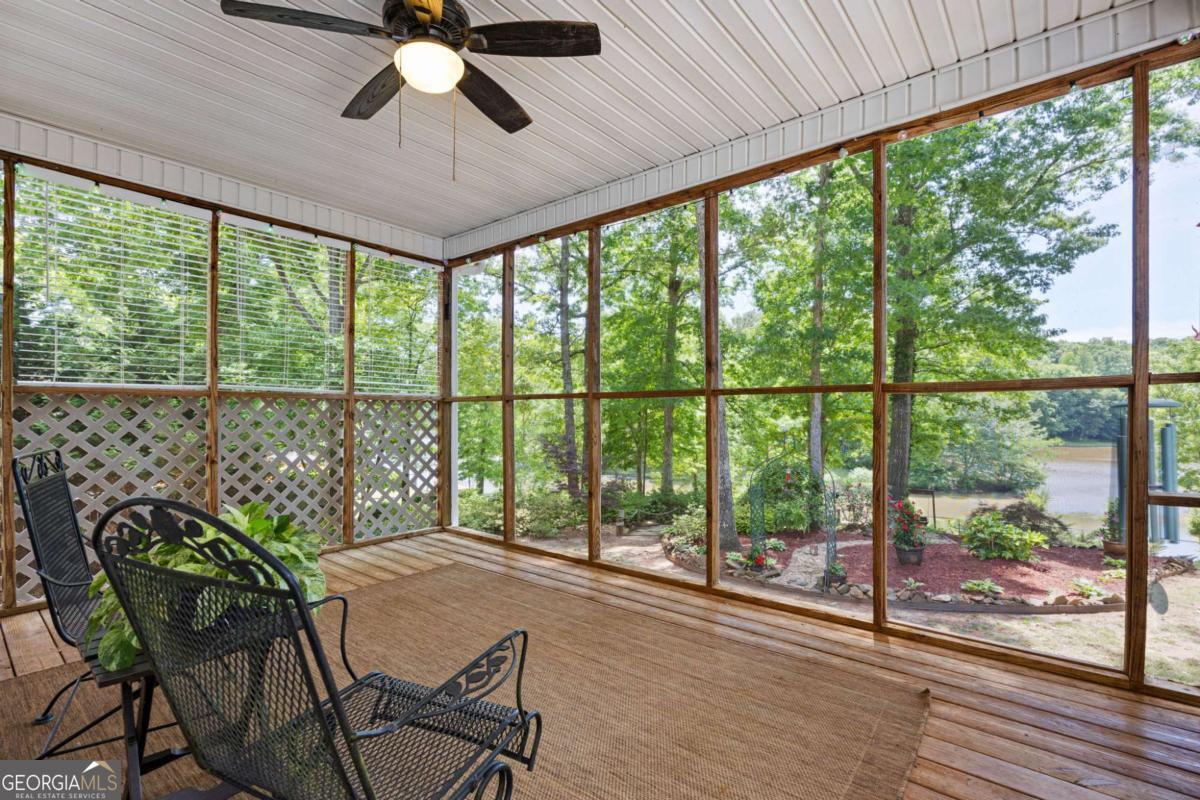 302 Lakeview Lane