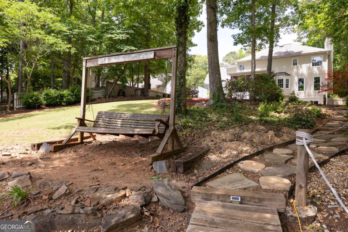 302 Lakeview Lane