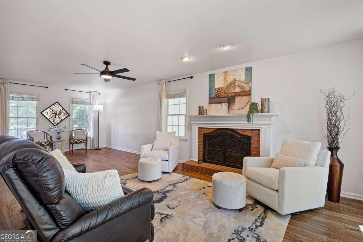 302 Lakeview Lane