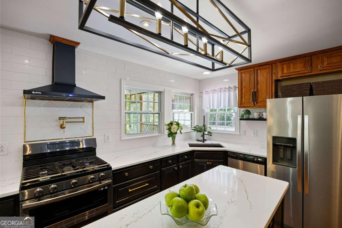 302 Lakeview Lane