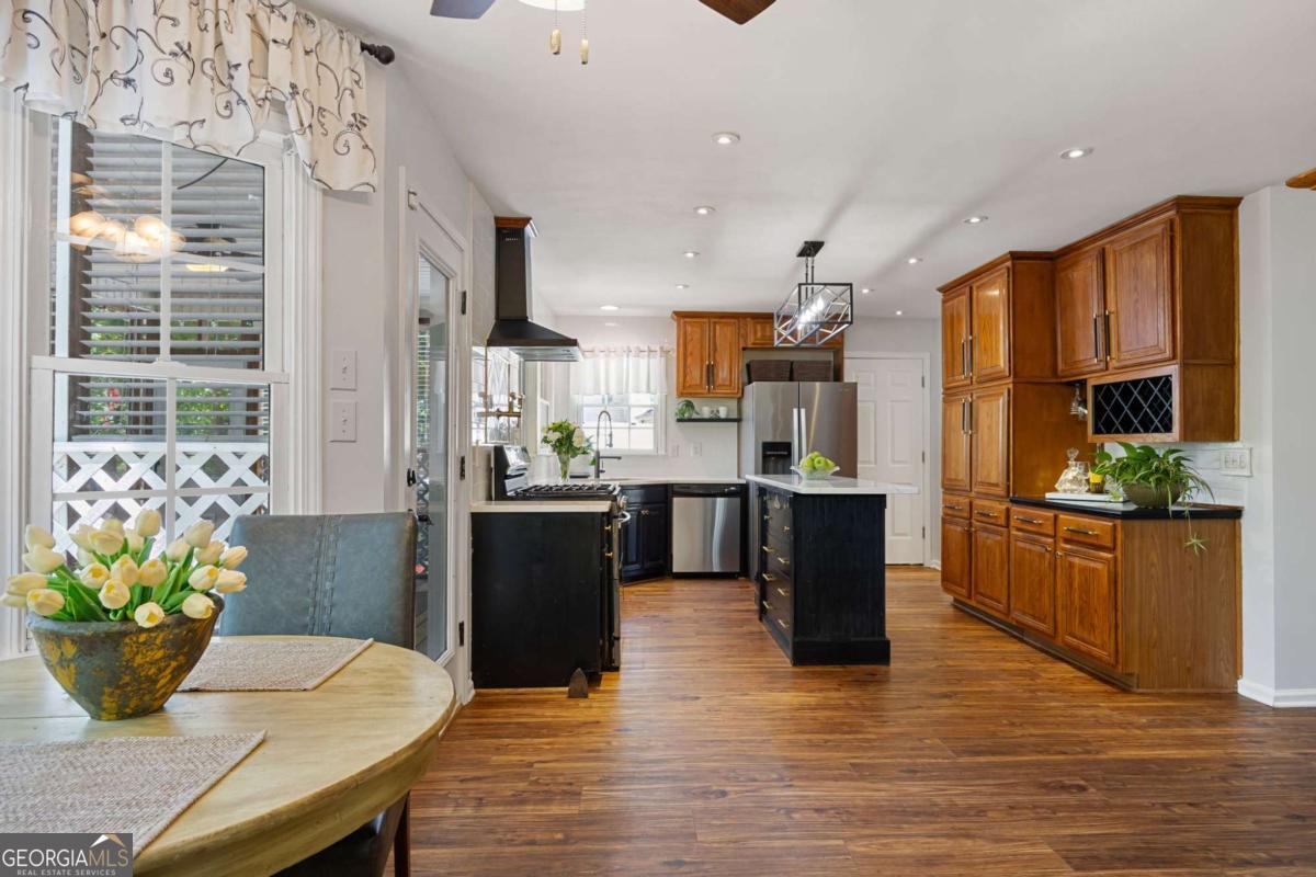 302 Lakeview Lane