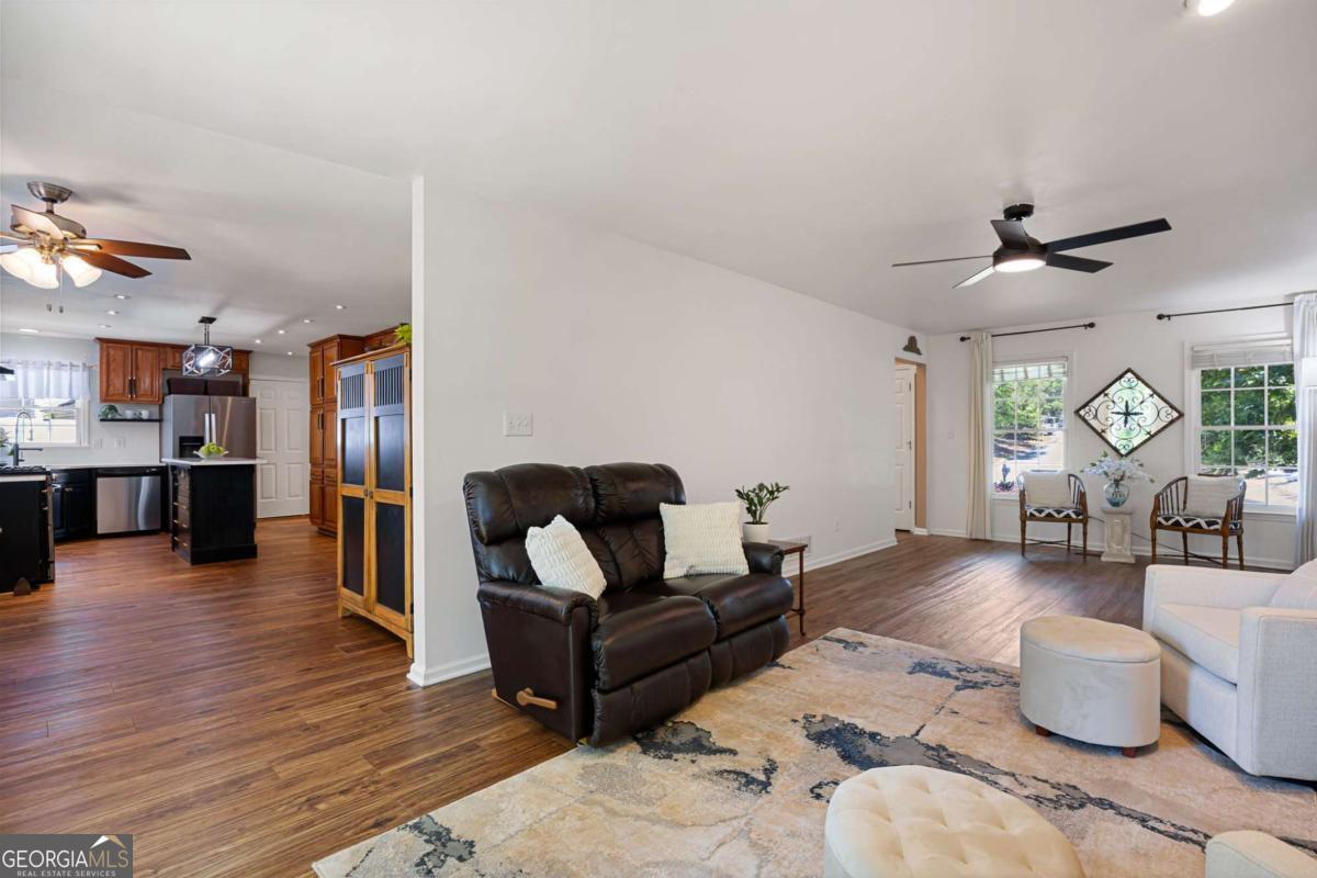 302 Lakeview Lane