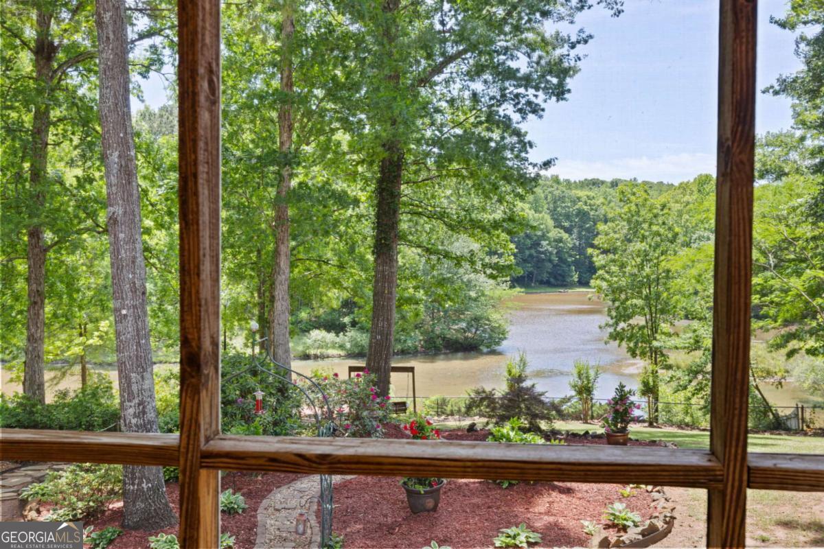 302 Lakeview Lane