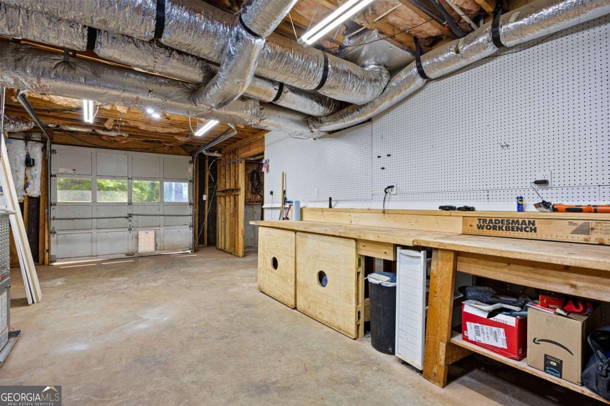 302 Lakeview Lane