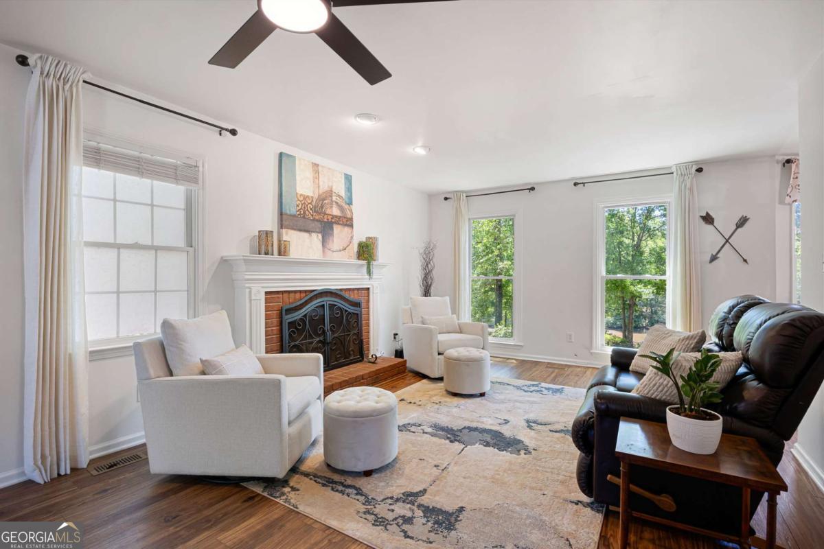 302 Lakeview Lane