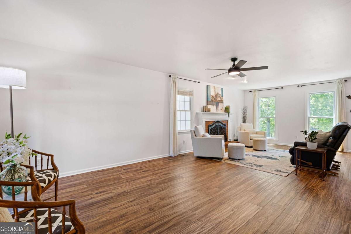 302 Lakeview Lane