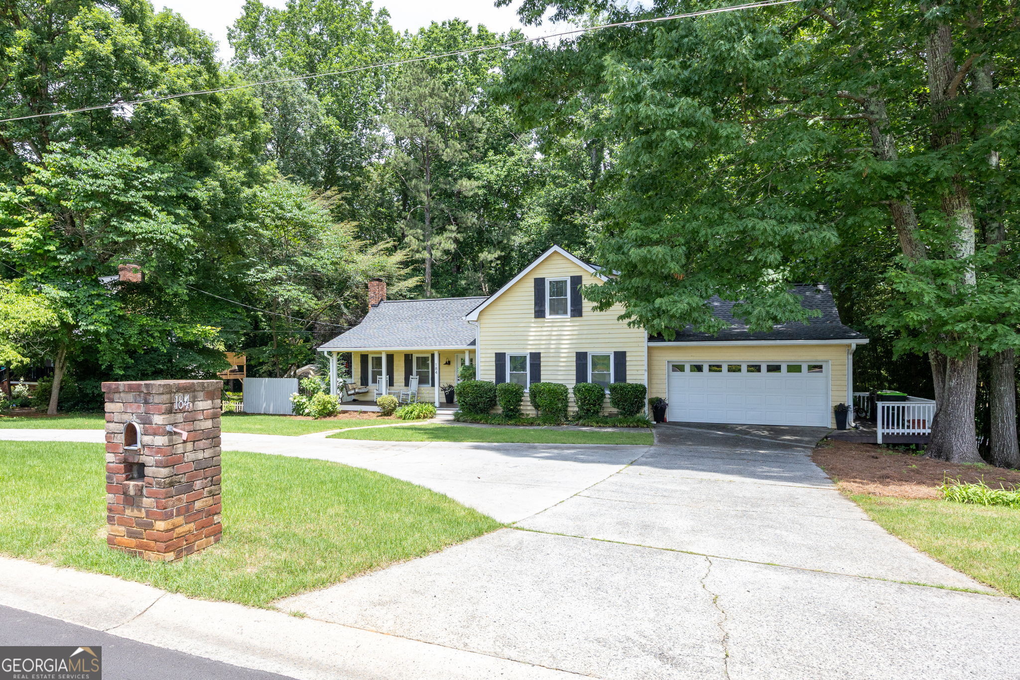 184 Lake Somerset Drive NW