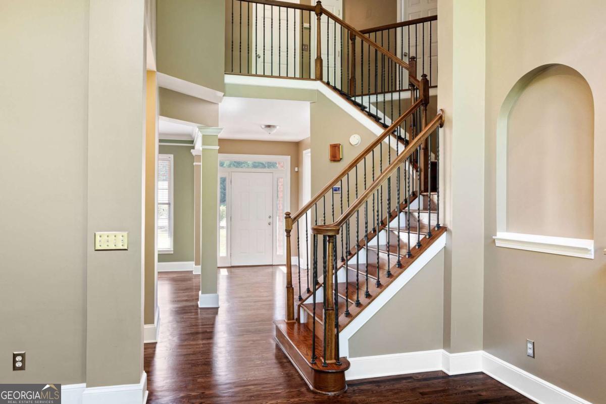 13 Royal Lake Drive SE