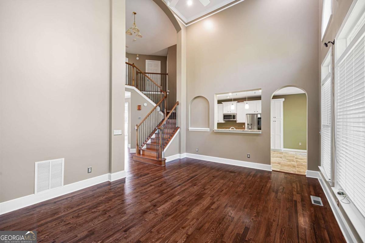 13 Royal Lake Drive SE