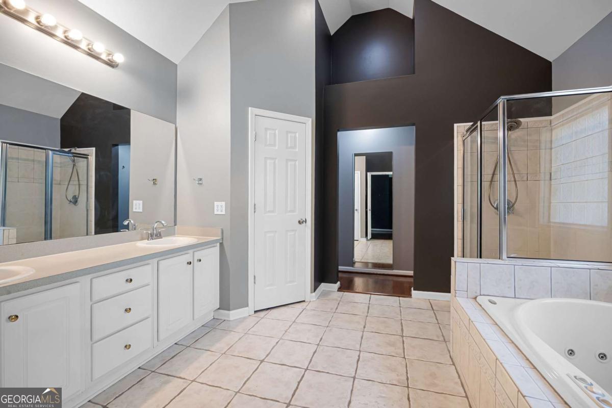 13 Royal Lake Drive SE