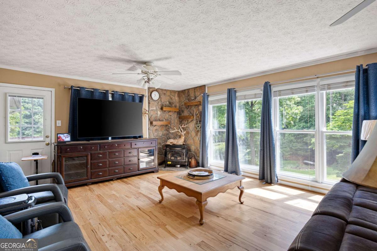 5436 Ridge Road