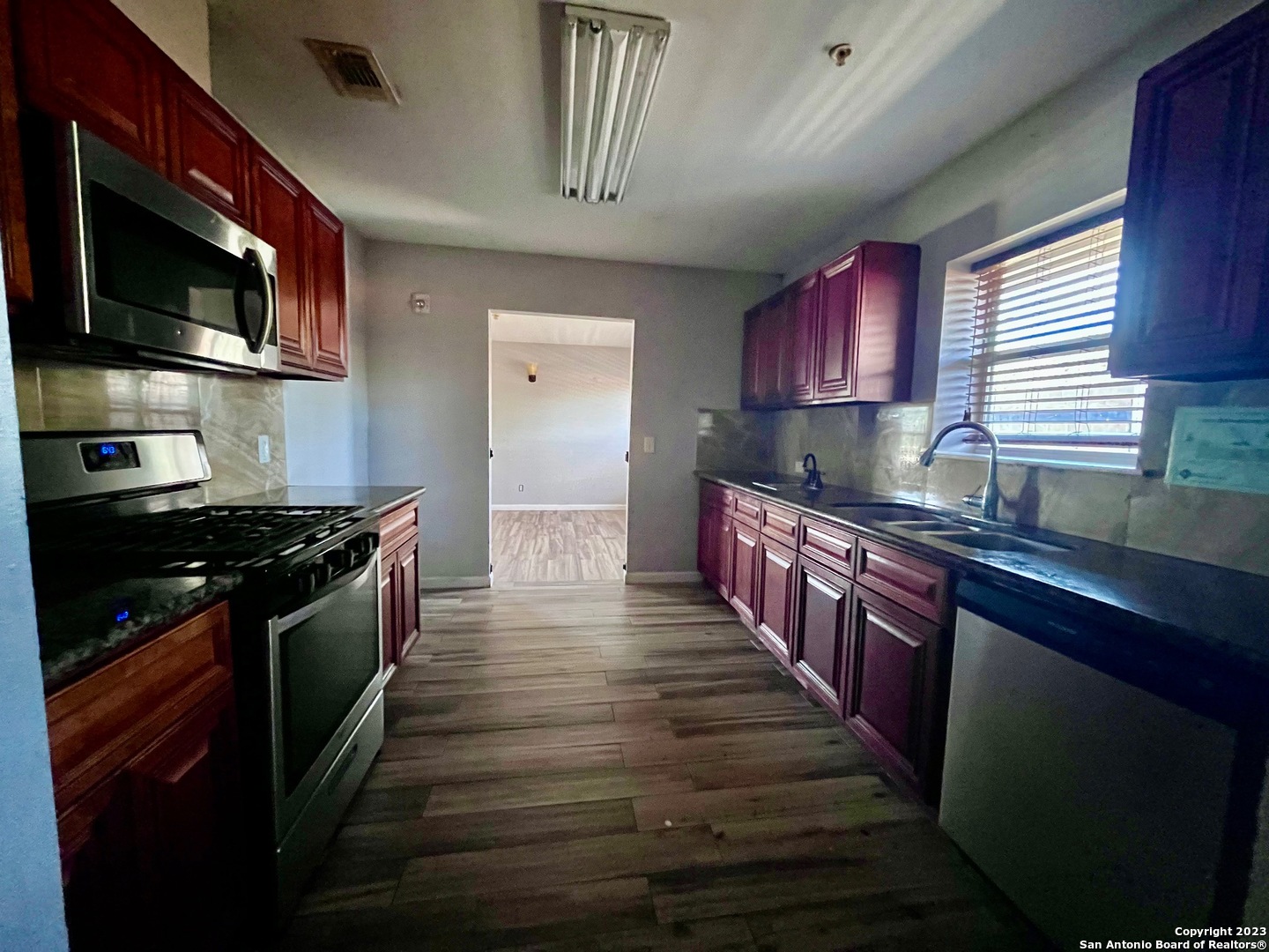 401 BRYN MAWR DR