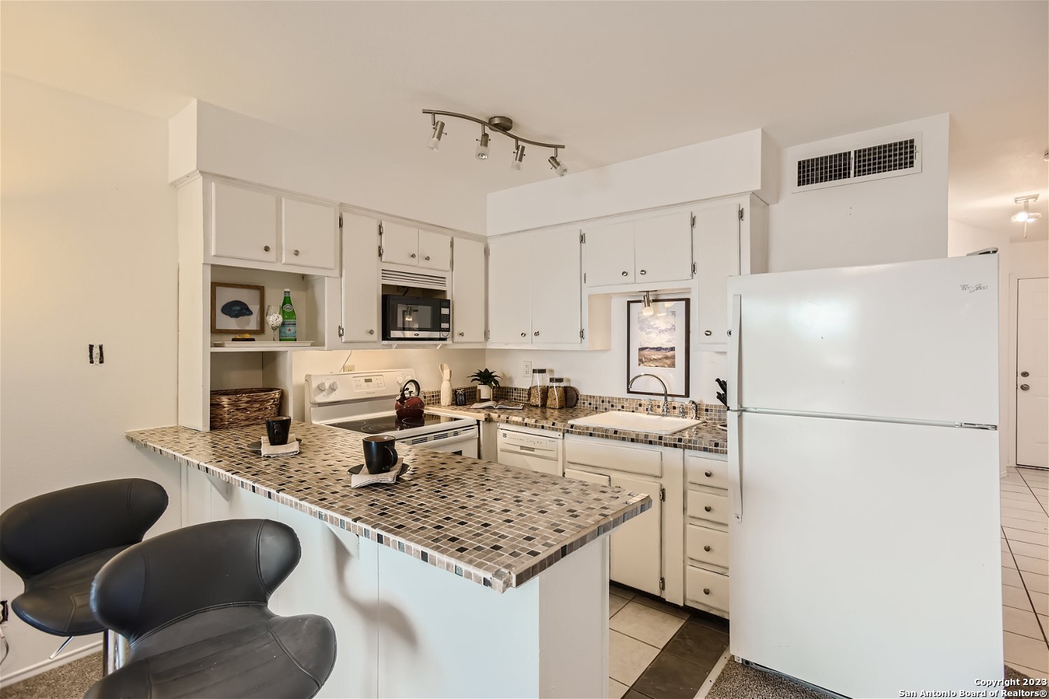 1603 PARKVIEW DR F4