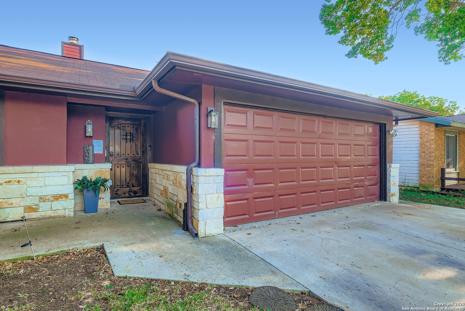 9322 Valley Ridge
