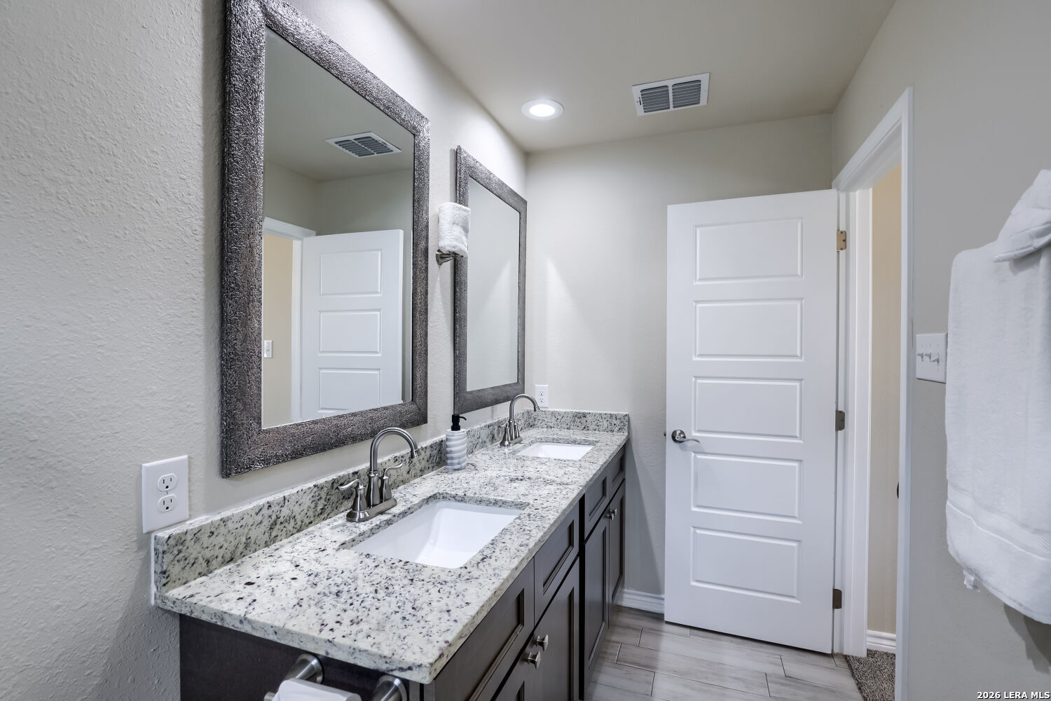 2541 CANYON LAKE FOREST DR