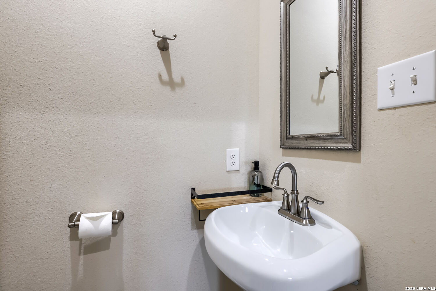 2541 CANYON LAKE FOREST DR