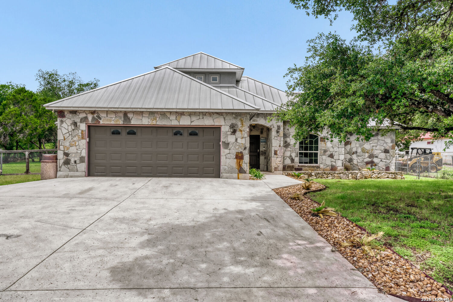 748 CANYON OAKS DR