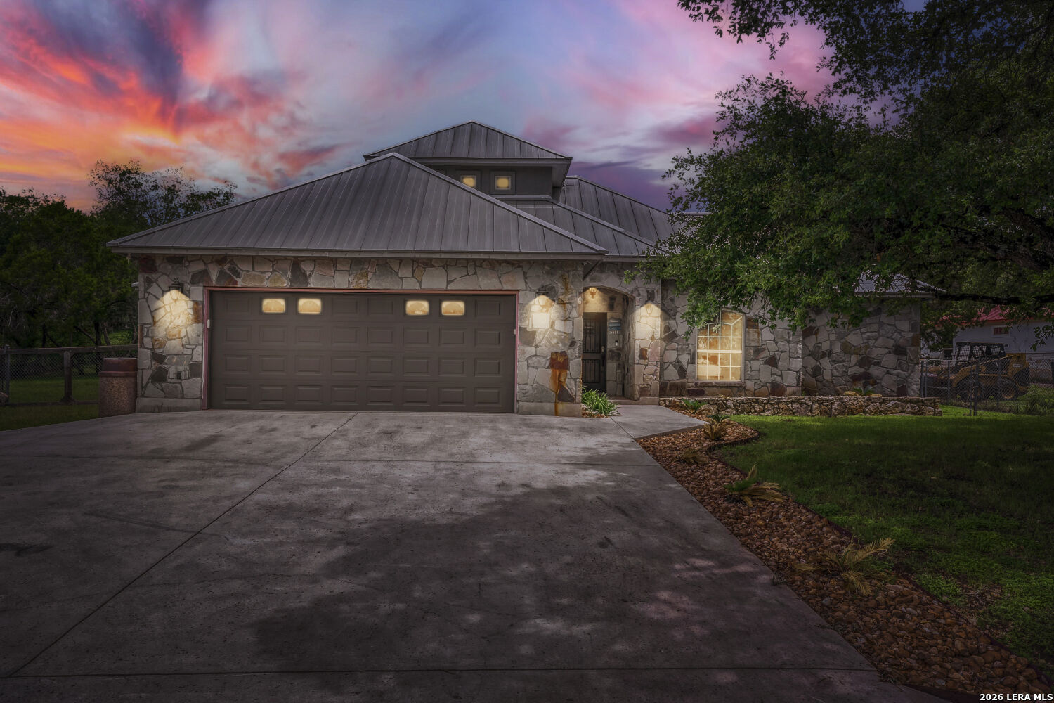 748 CANYON OAKS DR