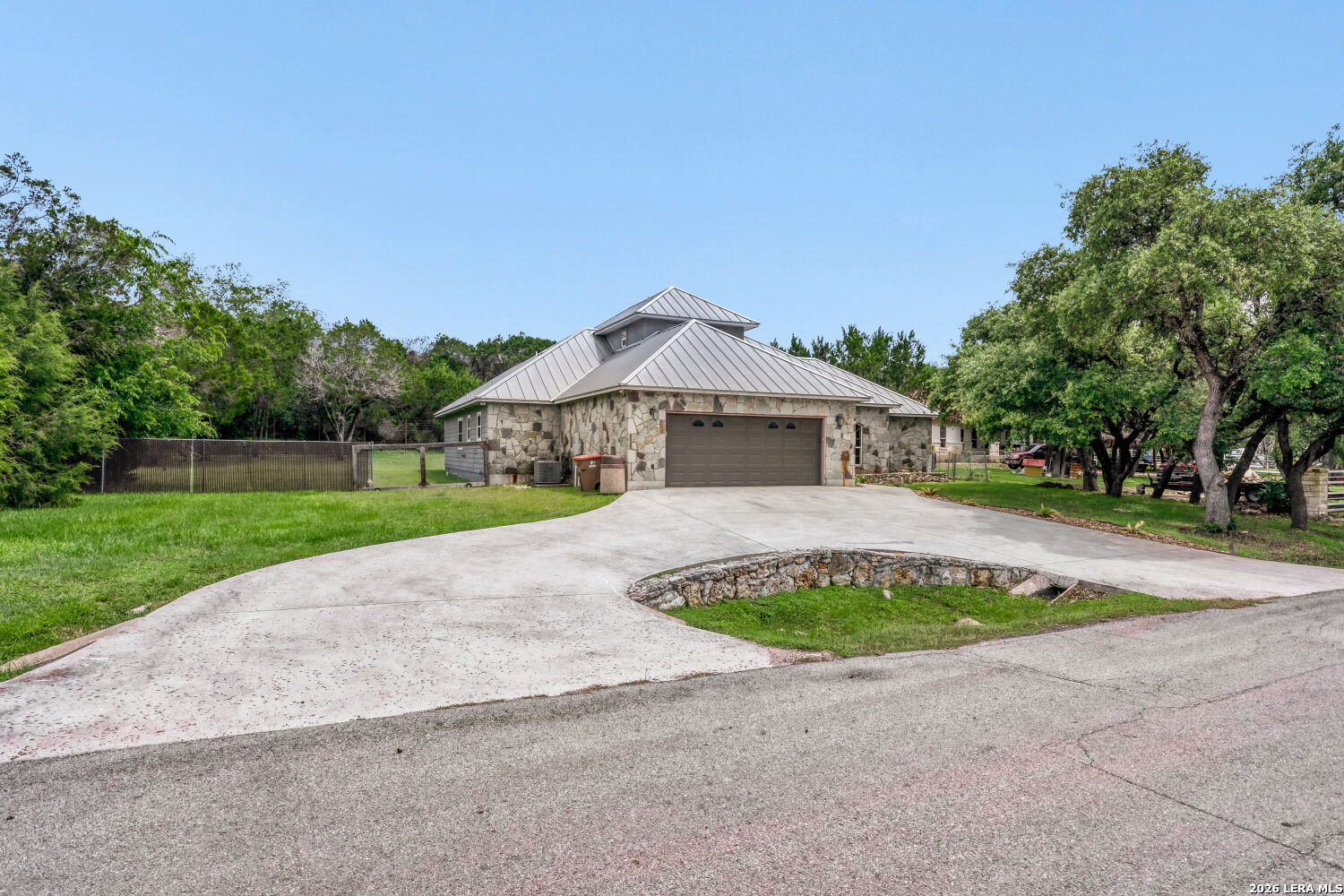 748 CANYON OAKS DR
