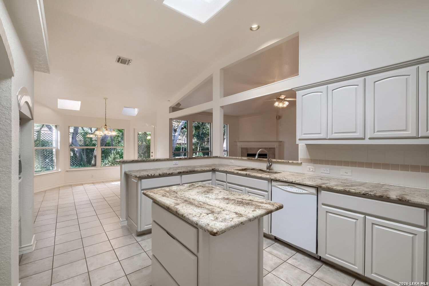 15634 Mission Crst