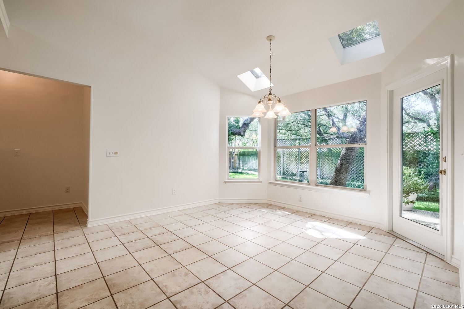 15634 Mission Crst
