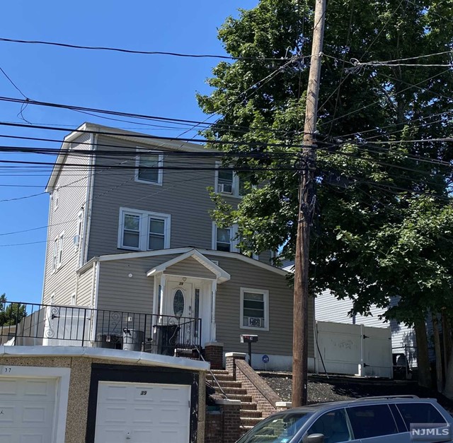 39 Van Houten Avenue