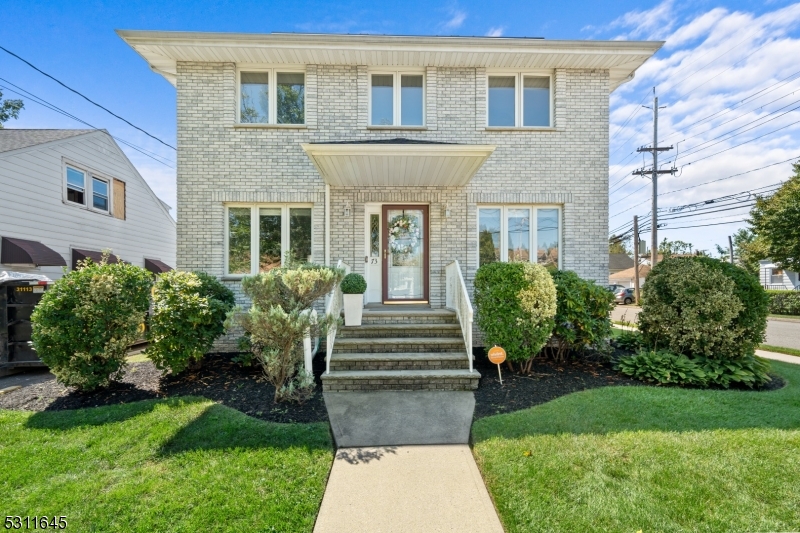 73 Dawson Ave