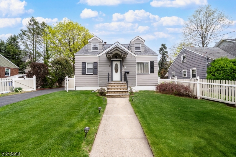 11 Hughes St