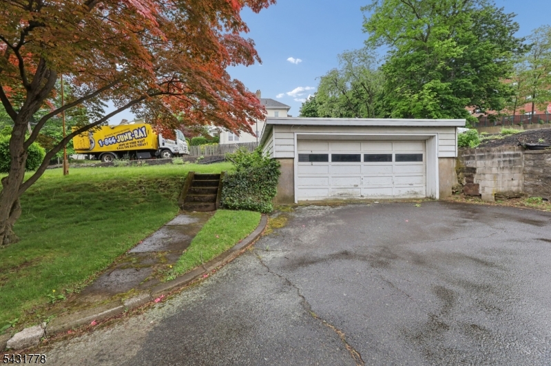 141 Aycrigg Ave