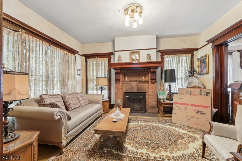 141 Aycrigg Ave