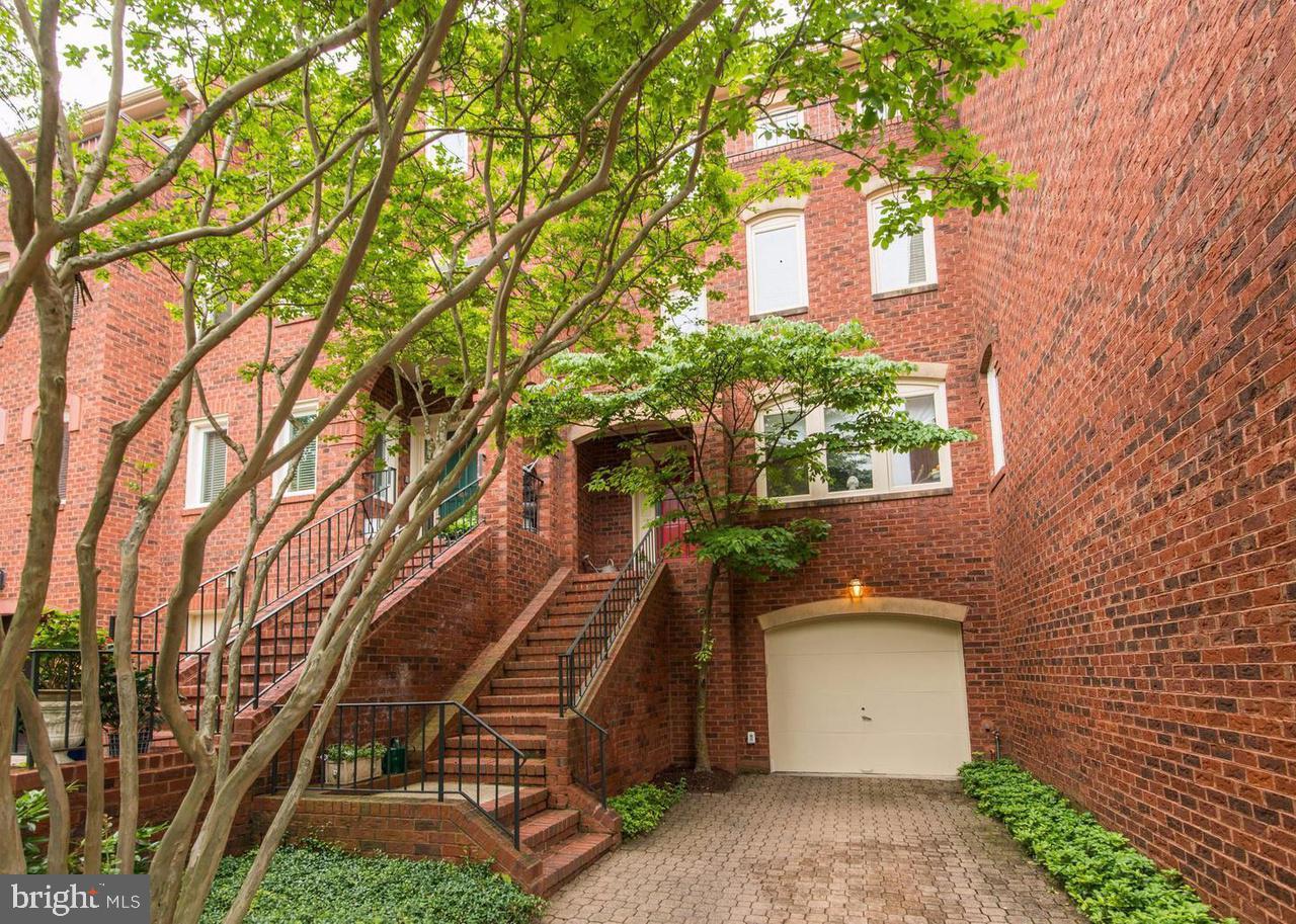 3962 Georgetown Ct NW