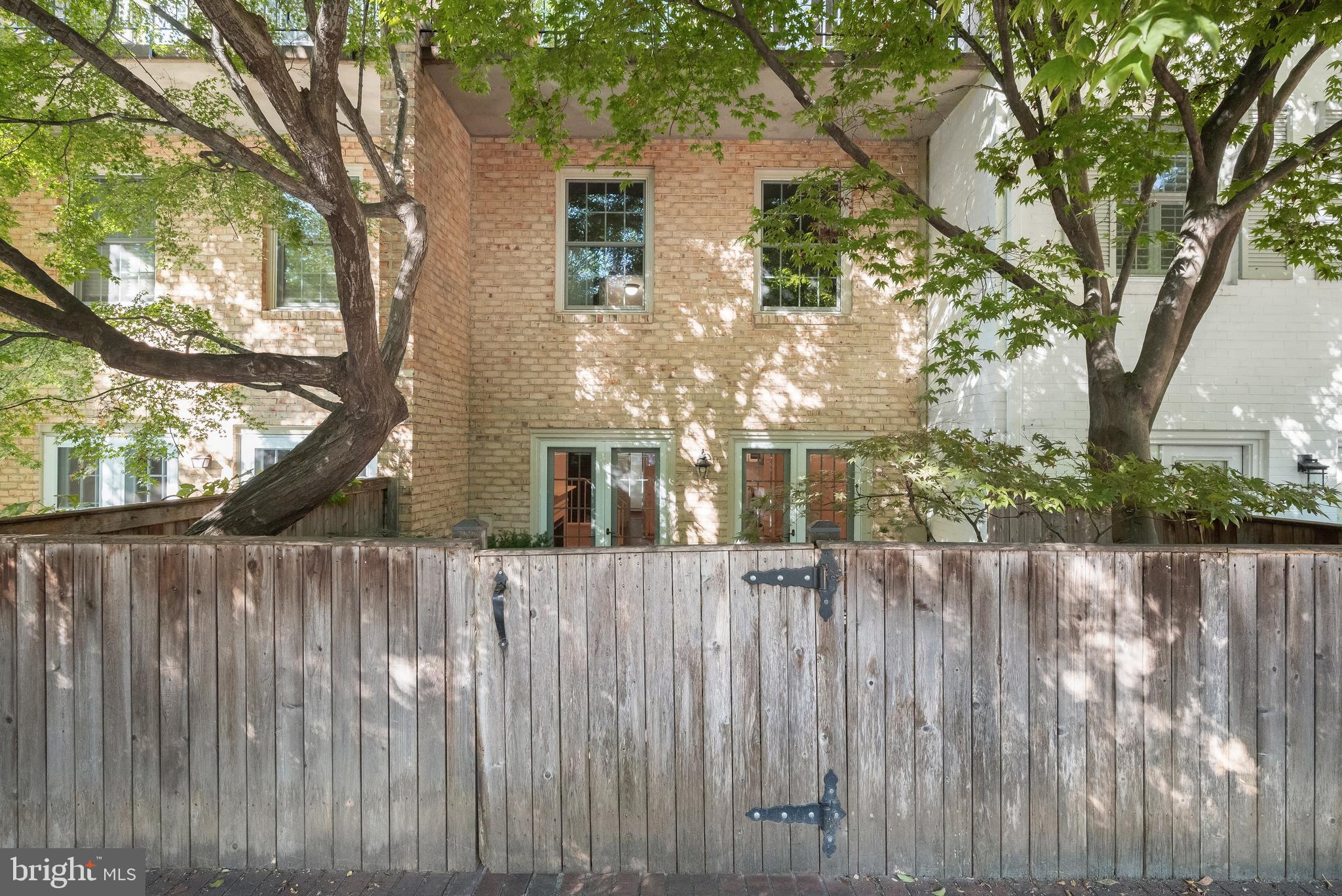 3285 Sutton Pl NW #C