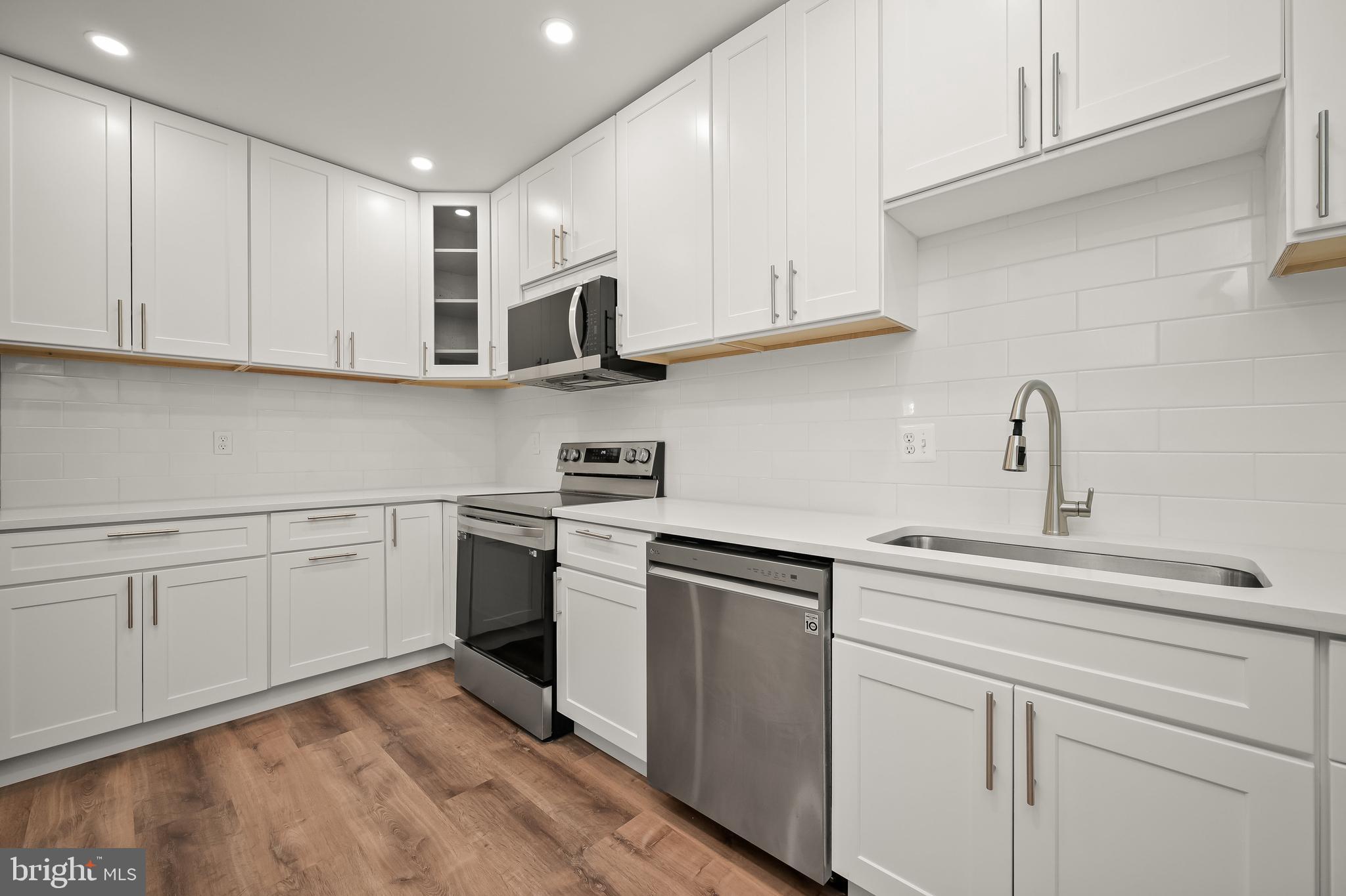 3285 Sutton Pl NW #C