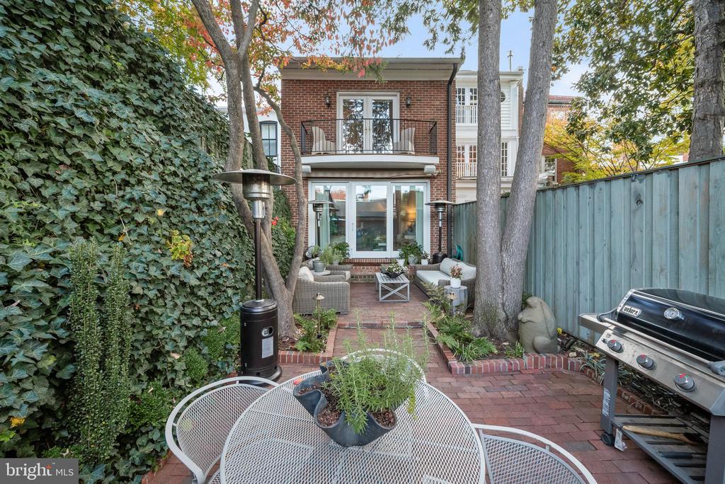 1616 34th St NW