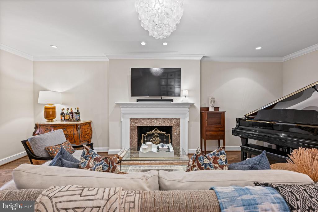 1616 34th St NW