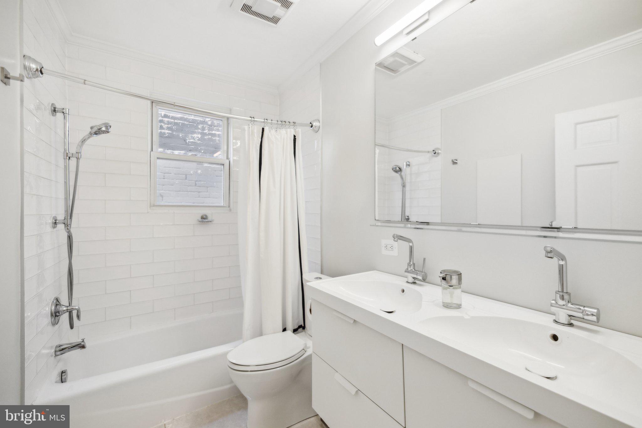 2812 Dumbarton St NW