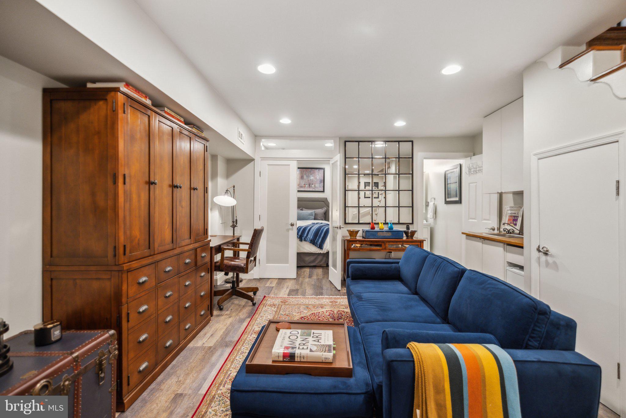 2812 Dumbarton St NW