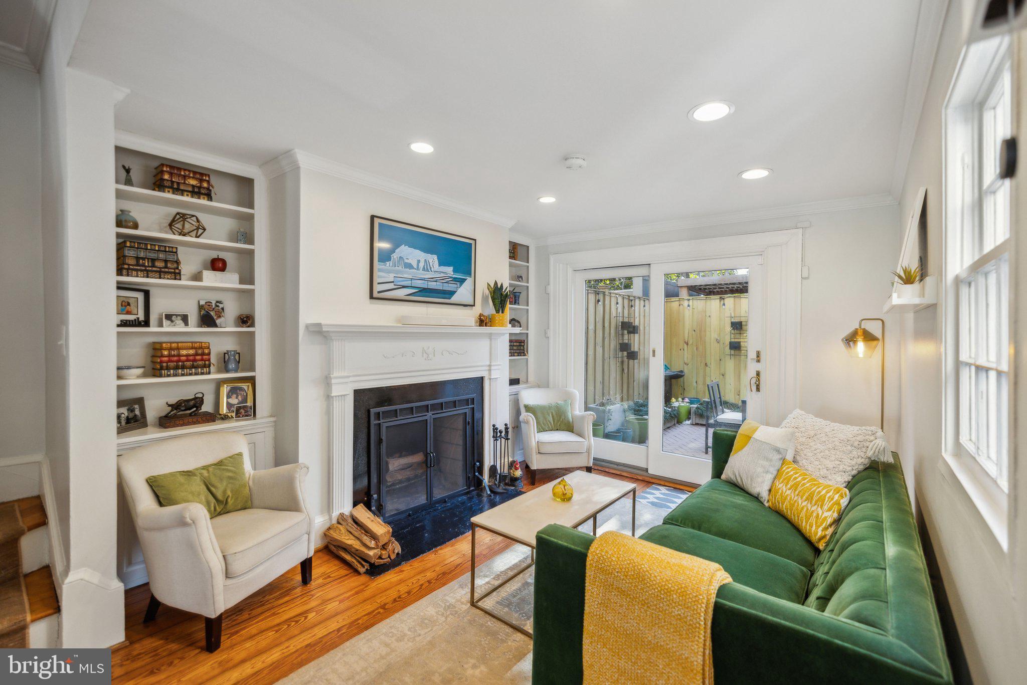 2812 Dumbarton St NW