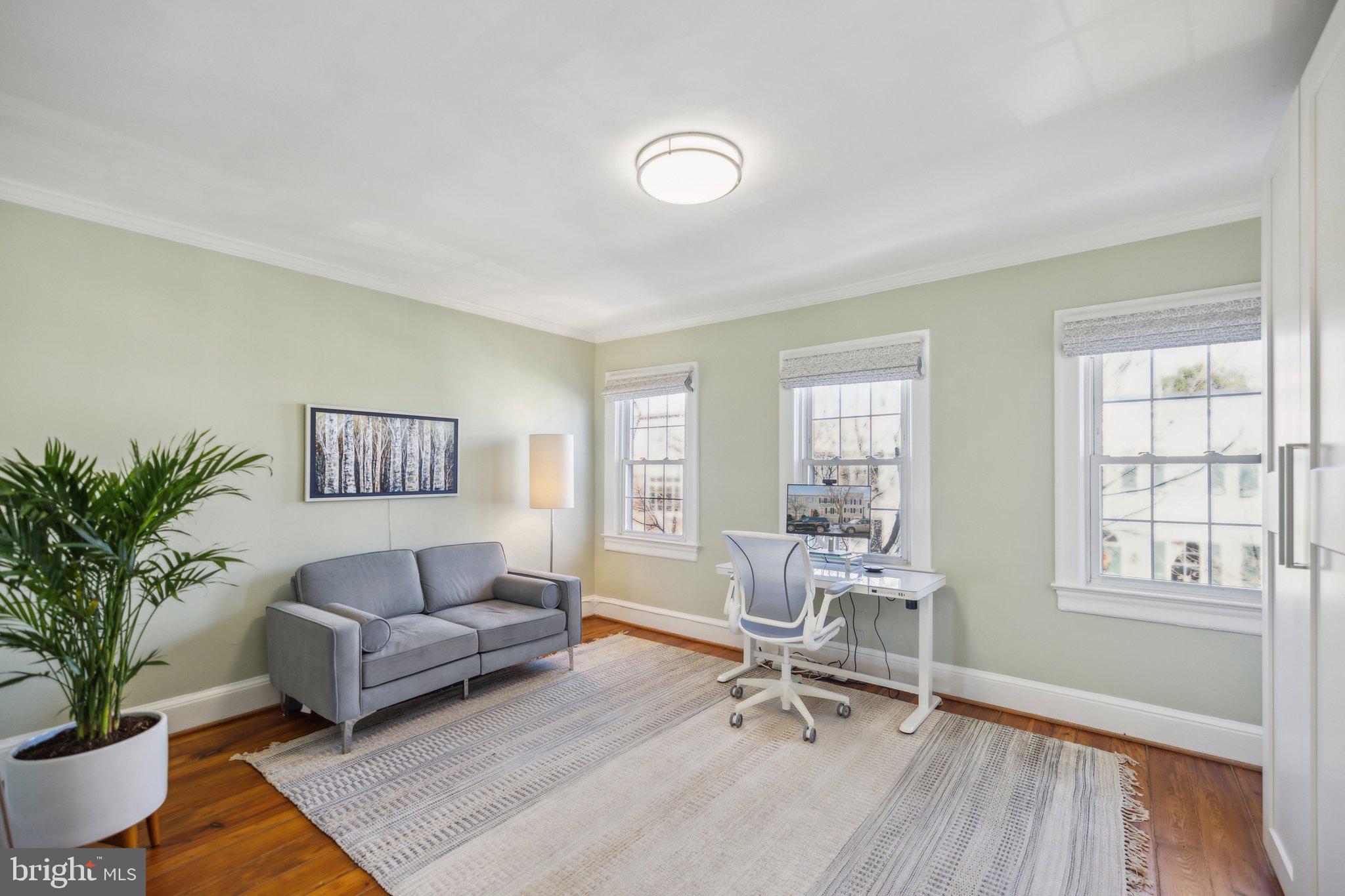 2812 Dumbarton St NW