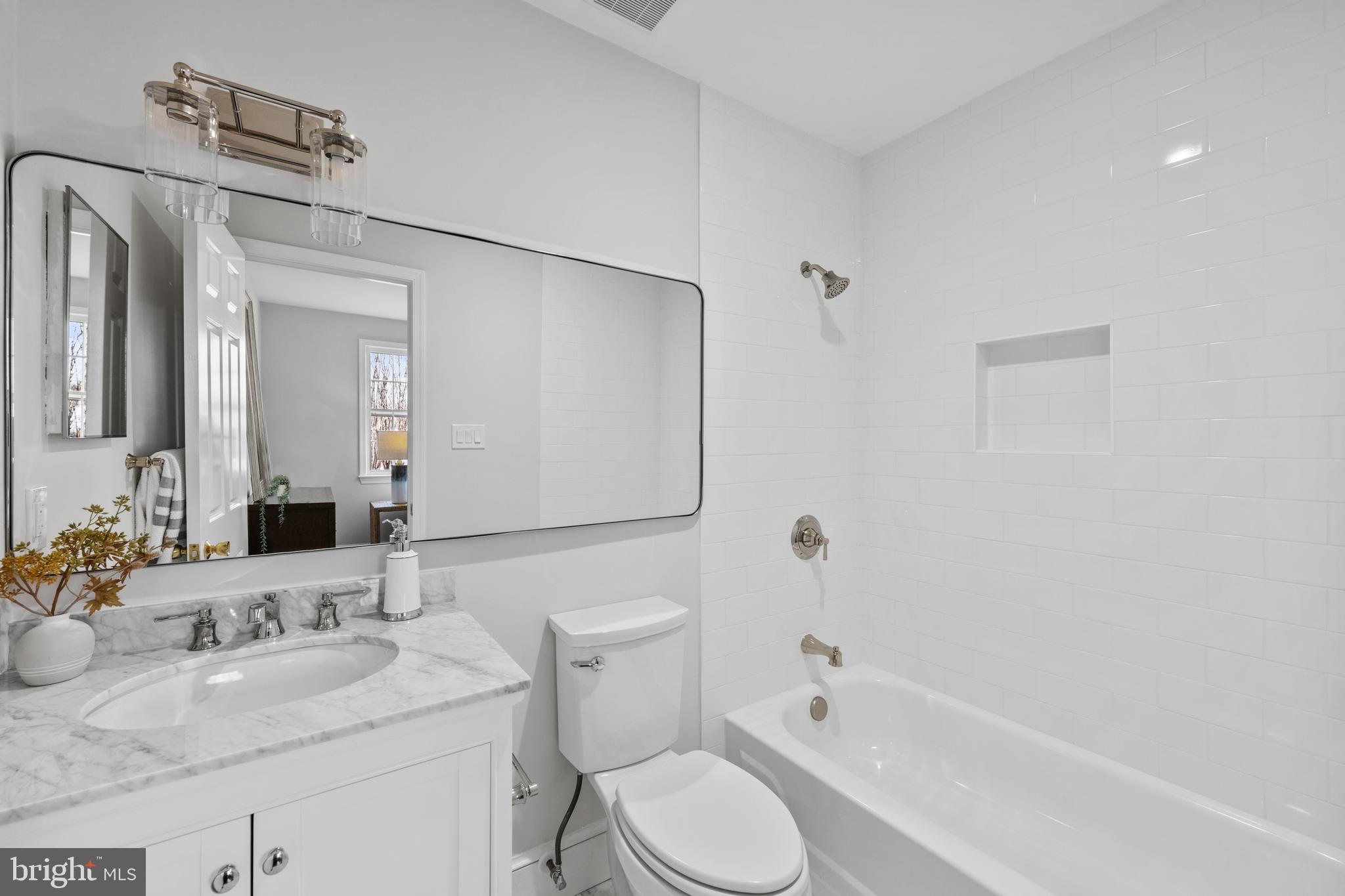 3265 Sutton Pl NW #B