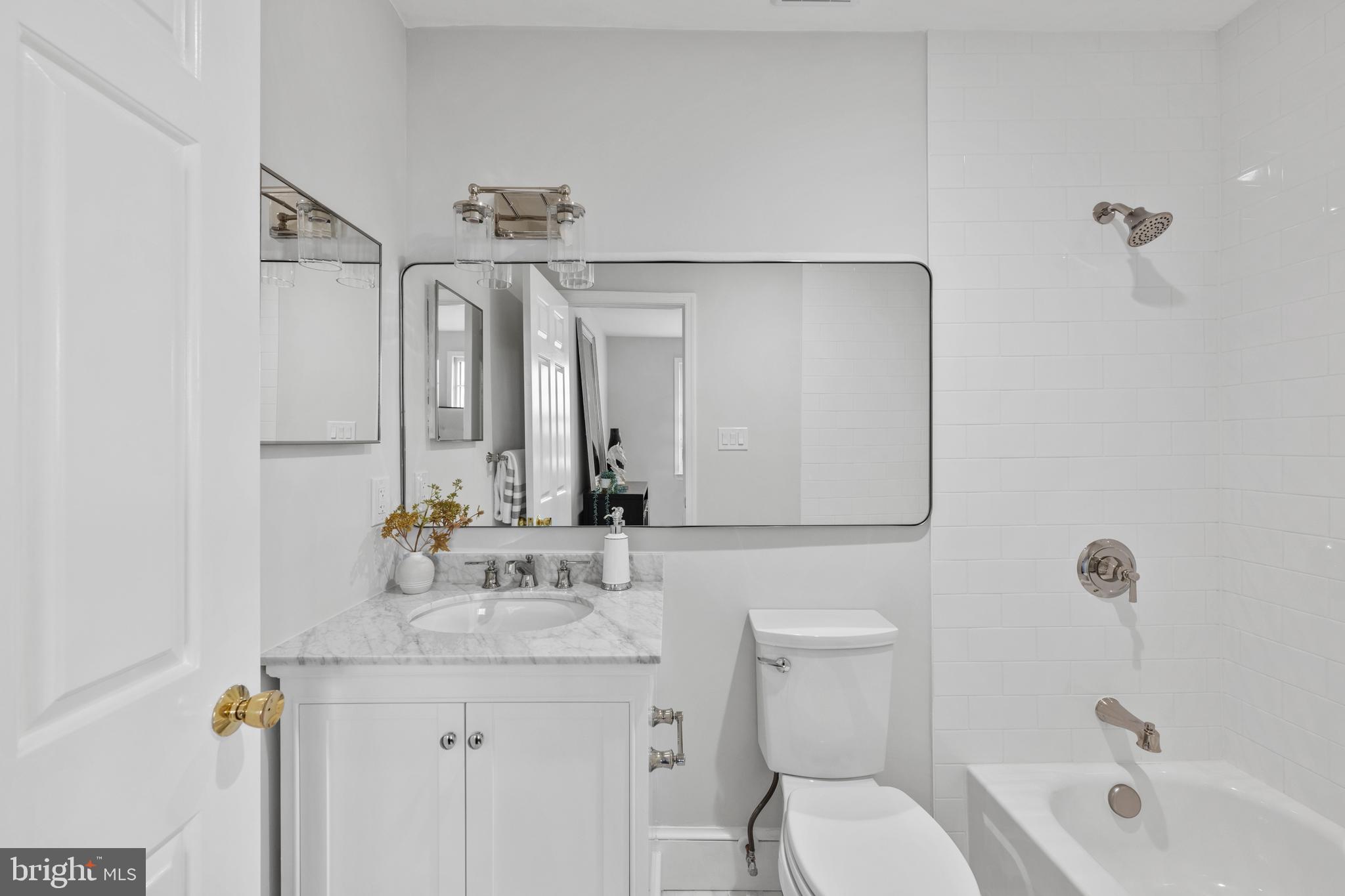 3265 Sutton Pl NW #B