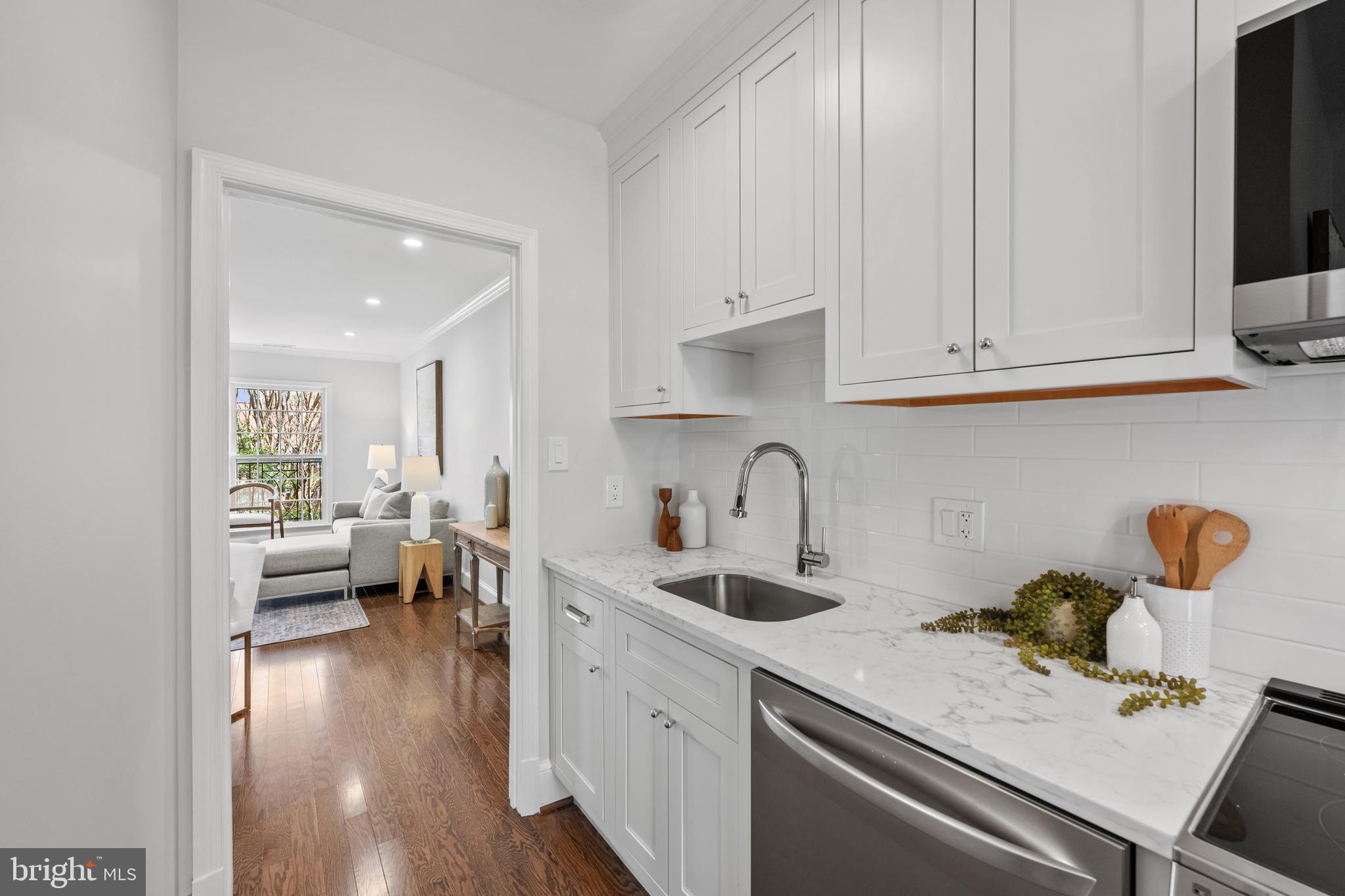 3265 Sutton Pl NW #B