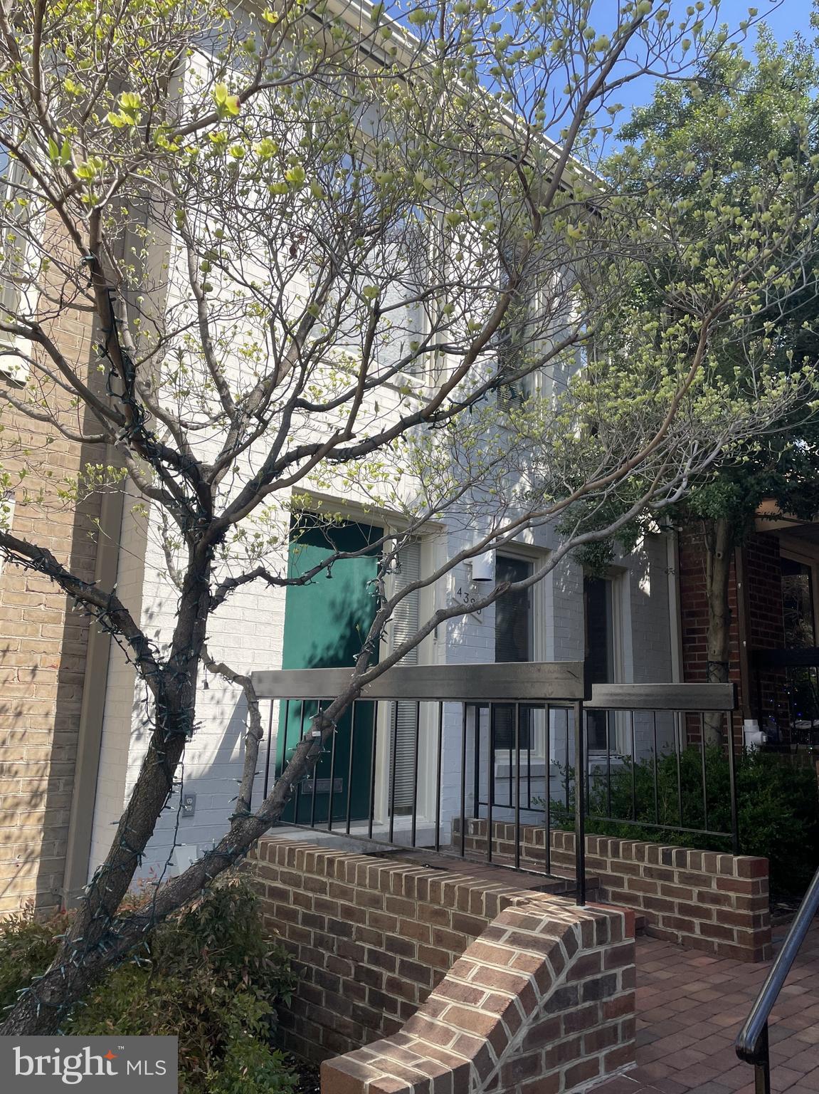 4385 Embassy Park Dr NW