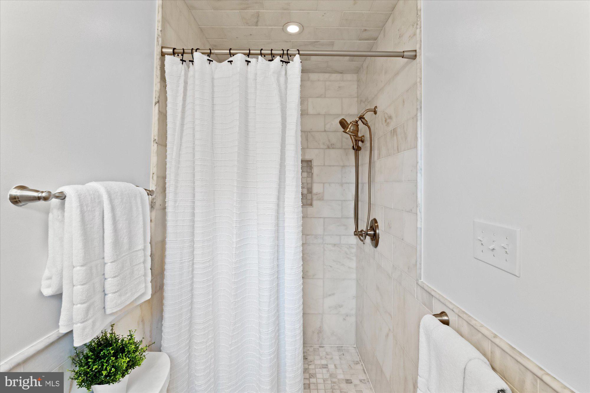 4422 Springdale St NW