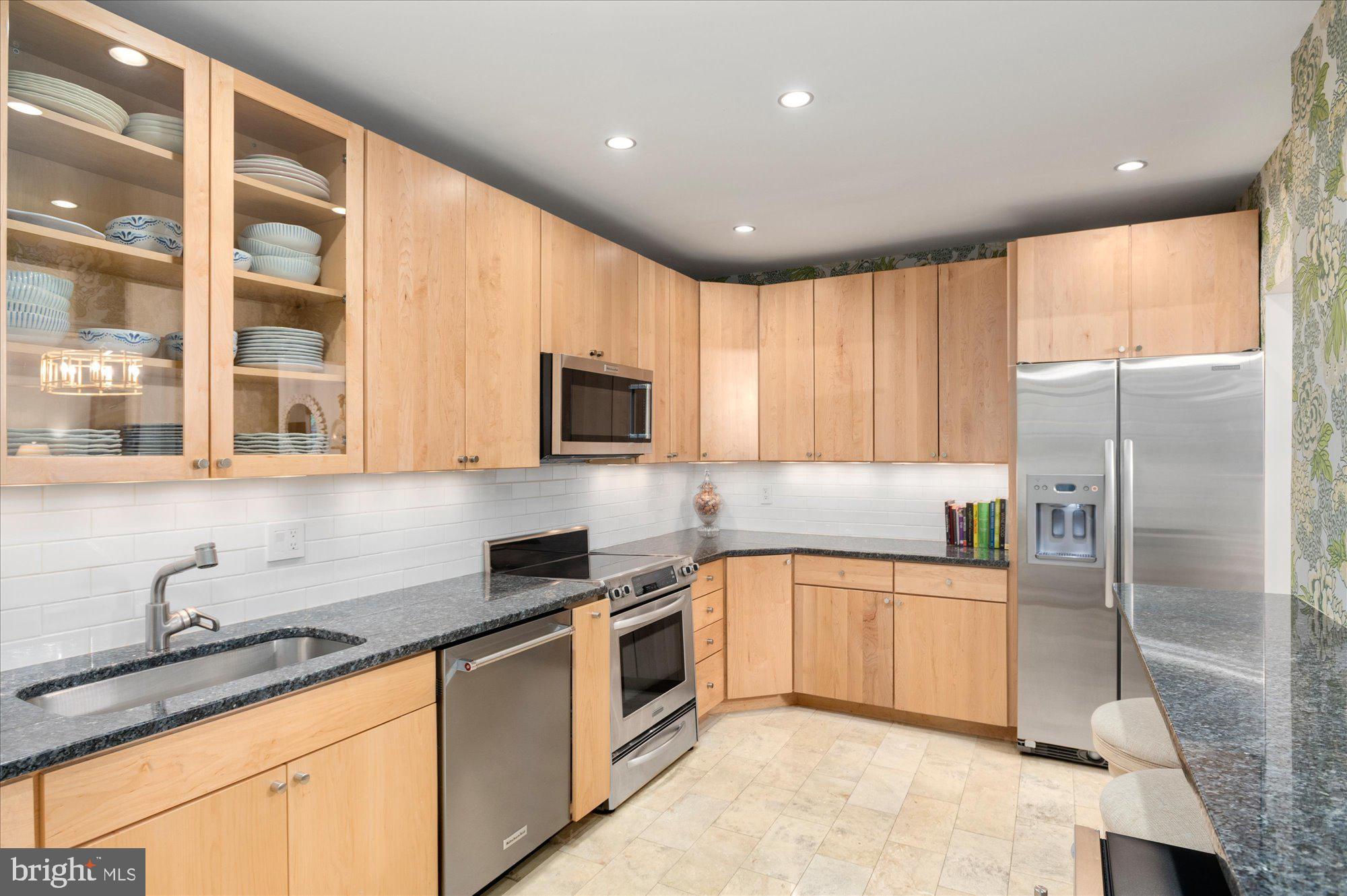 3277 Sutton Pl NW #C