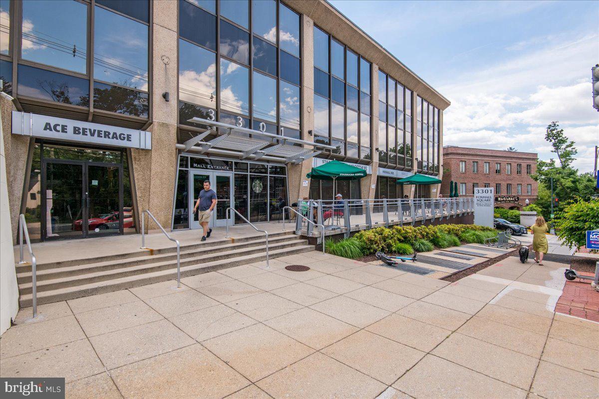 4357 Embassy Park Dr NW